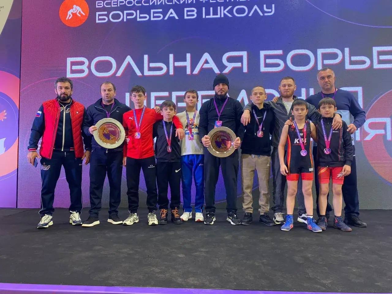 «Борьба в школу». В Подмосковье завершился финал всероссийского фестиваля спортивной борьбы среди школьников «Борьба в школу». На масштабный турнир съехались около семисот участников со всей страны «Борьба в школу». В Подмосковье завершился финал всероссийского фестиваля спортивной борьбы среди школьников «Борьба в школу». На масштабный турнир съехались около семисот участников со всей страны