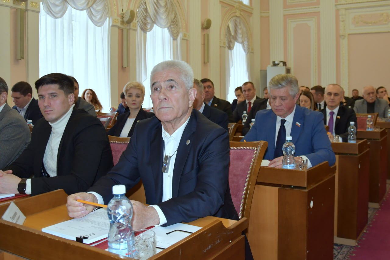 Георгий Колягин провел очередное заседание муниципального парламента Георгий Колягин провел очередное заседание муниципального парламента