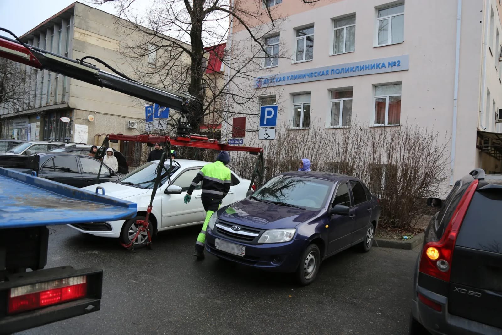 В Ставрополе продолжаются рейды по контролю за соблюдением правил парковки на местах для транспорта инвалидов В Ставрополе продолжаются рейды по контролю за соблюдением правил парковки на местах для транспорта инвалидов