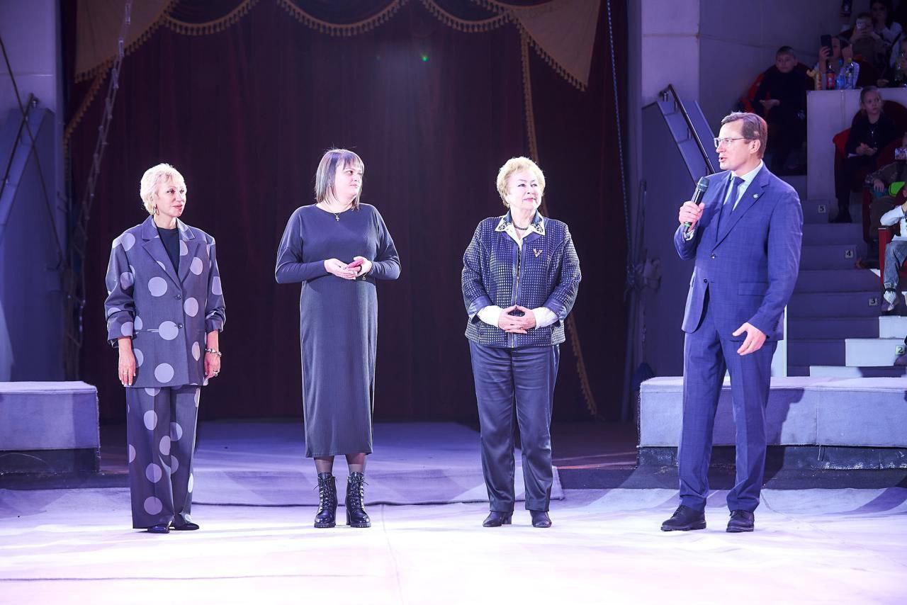 Наградили!. Директор кисловодского цирка Ирина Веселкова-Лен получила благодарность от министра культуры РФ Ольги Любимовой Наградили!. Директор кисловодского цирка Ирина Веселкова-Лен получила благодарность от министра культуры РФ Ольги Любимовой