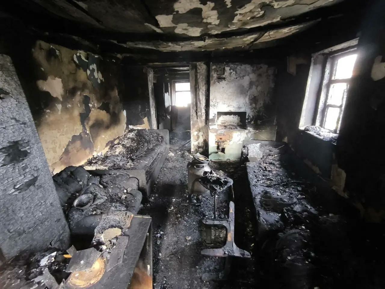 Александровские полицейские установили личность злоумышленника, в отместку поджегшего дом родственницы Александровские полицейские установили личность злоумышленника, в отместку поджегшего дом родственницы