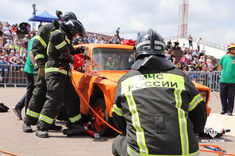 Зачем огнеборцы МЧС России привлекаются на ДТП?