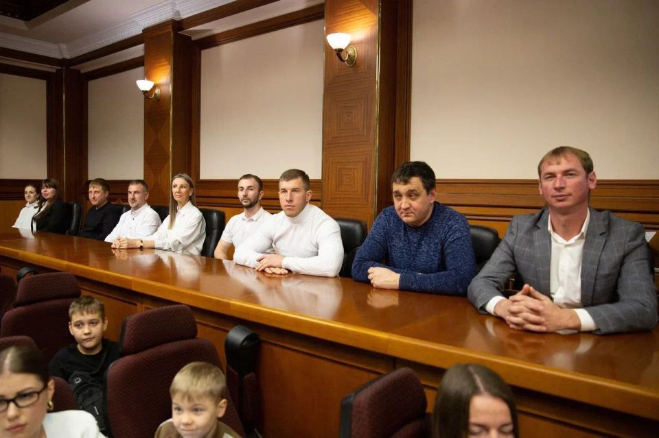 Иван Ульянченко: Лауреаты и победители ежегодных городских конкурсов «Лучший в профессии по направлениям рабочих специальностей» и «Мастер индустрии гостеприимства» сегодня получили заслуженные награды