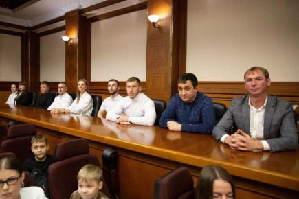 Иван Ульянченко: Лауреаты и победители ежегодных городских конкурсов «Лучший в профессии по направлениям рабочих специальностей» и «Мастер индустрии гостеприимства» сегодня получили заслуженные награды