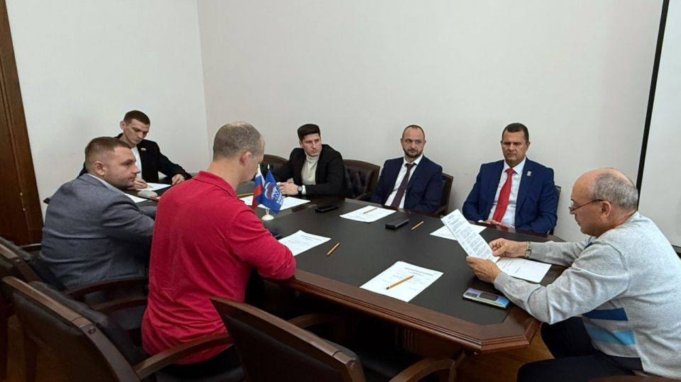 В городской Думе обсудили перспективы развития парашютного спорта