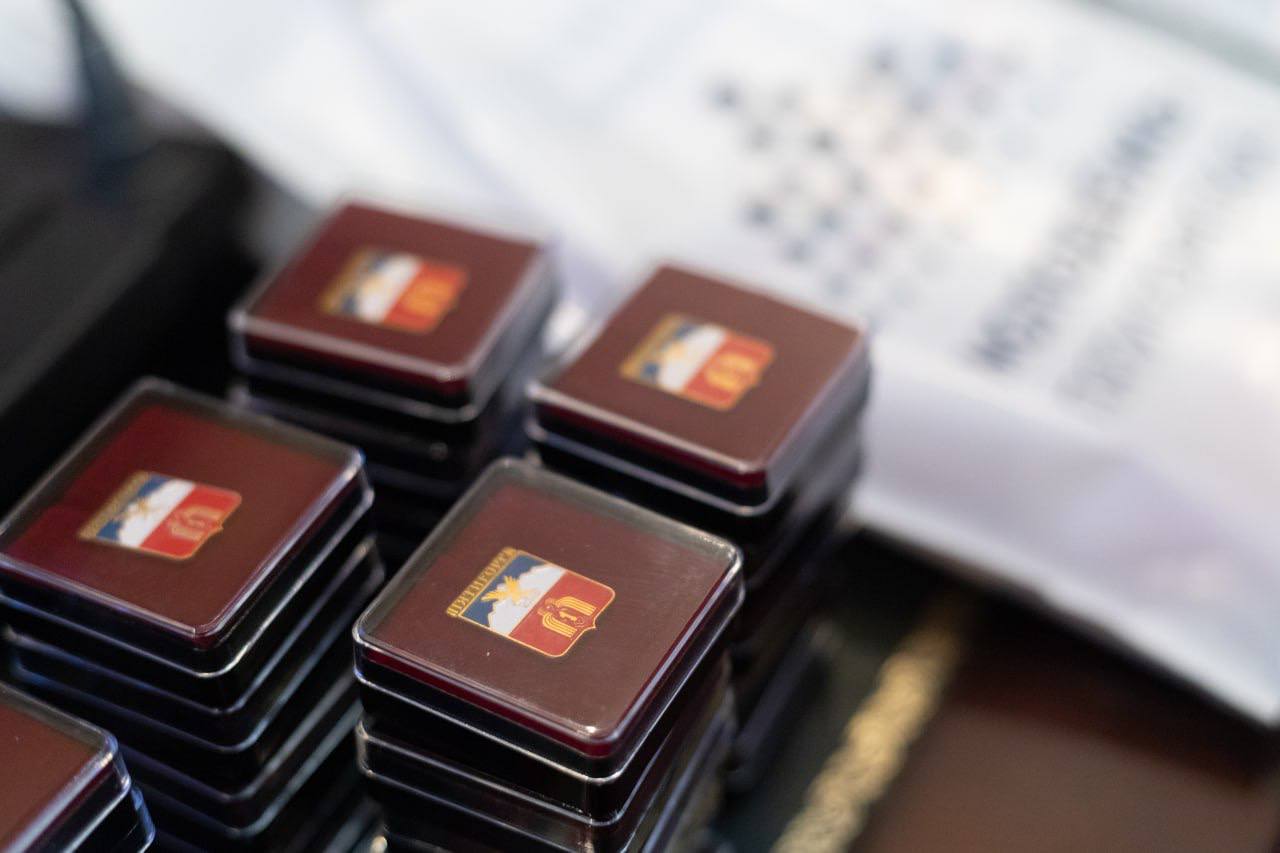 Дмитрий Ворошилов: В преддверии Дня Конституции вручили первые паспорта 26 юным пятигорчанам Дмитрий Ворошилов: В преддверии Дня Конституции вручили первые паспорта 26 юным пятигорчанам