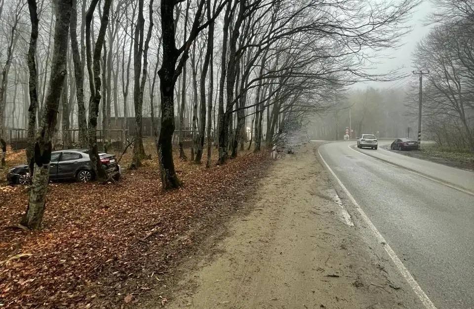 Вблизи Ставрополя в результате столкновения автомобилей пострадал пассажир