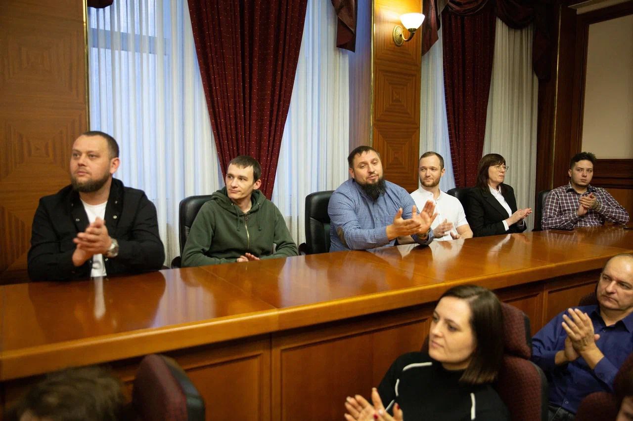 Иван Ульянченко: Лауреаты и победители ежегодных городских конкурсов «Лучший в профессии по направлениям рабочих специальностей» и «Мастер индустрии гостеприимства» сегодня получили заслуженные награды Иван Ульянченко: Лауреаты и победители ежегодных городских конкурсов «Лучший в профессии по направлениям рабочих специальностей» и «Мастер индустрии гостеприимства» сегодня получили заслуженные награды