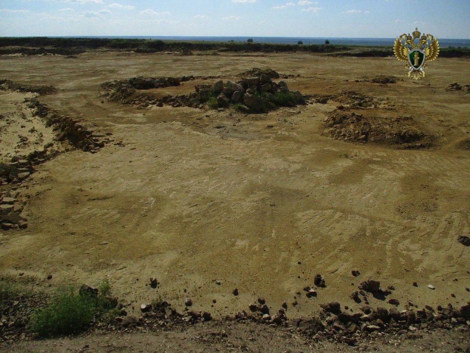 Судом удовлетворены требования прокурора о рекультивации поврежденных земель