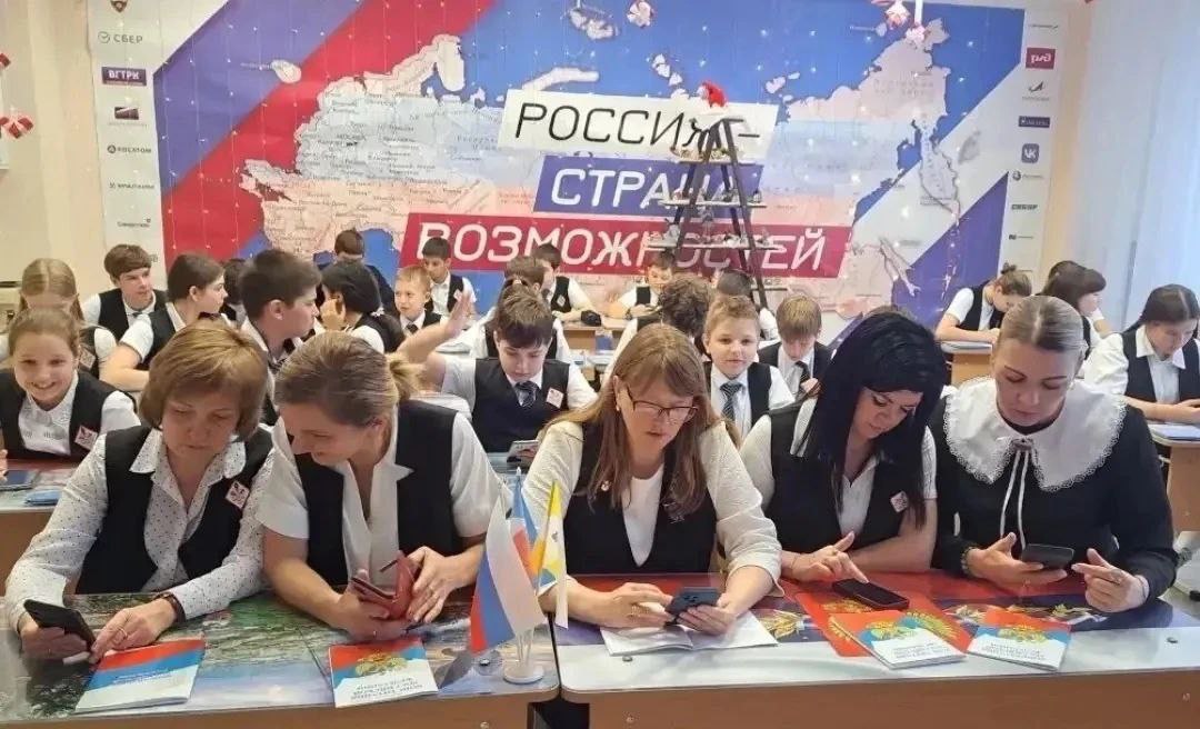 Пятигорские школьники и педагоги проверили знания Конституции РФ Пятигорские школьники и педагоги проверили знания Конституции РФ