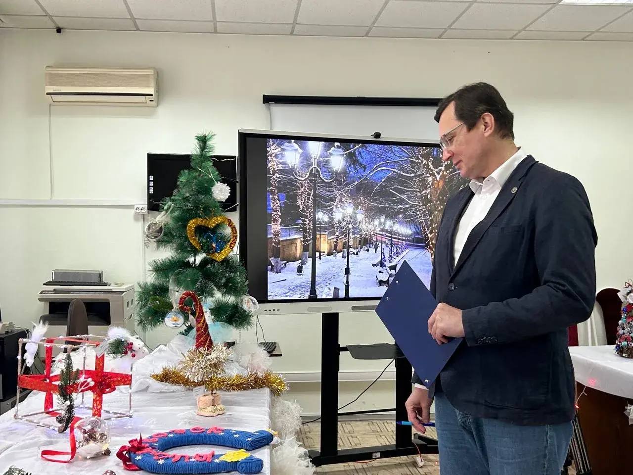 Евгений Моисеев: В Кисловодске завершился конкурс брендированной ёлочной игрушки Евгений Моисеев: В Кисловодске завершился конкурс брендированной ёлочной игрушки