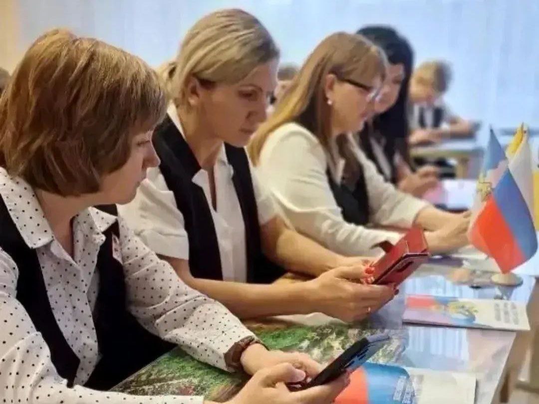 Пятигорские школьники и педагоги проверили знания Конституции РФ Пятигорские школьники и педагоги проверили знания Конституции РФ