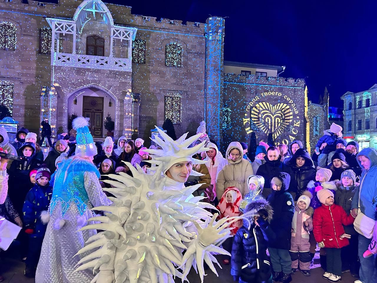 На Главном Курортном бульваре Кисловодска разворачивается поистине невероятная сказка! На Главном Курортном бульваре Кисловодска разворачивается поистине невероятная сказка!