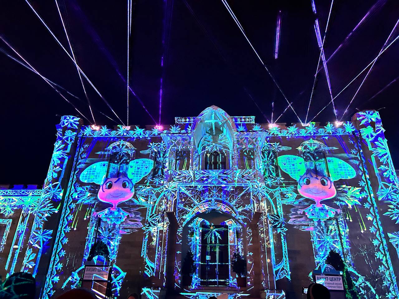 Сказка огней и света продолжается на Курортном бульваре Кисловодска