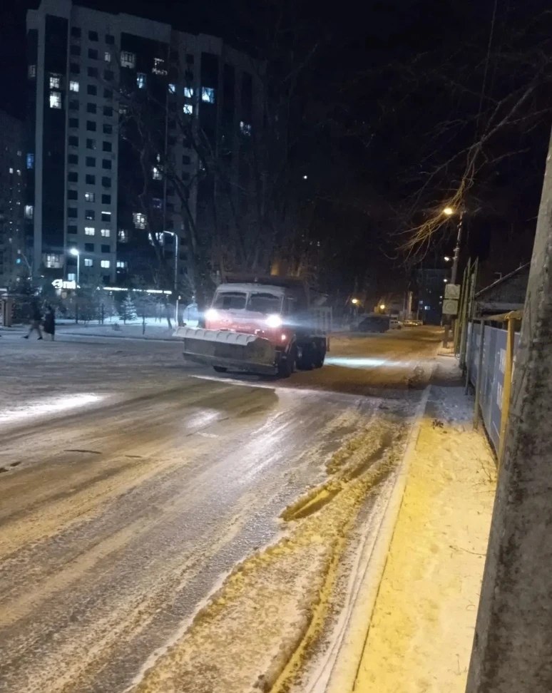 Коммунальные службы Ставрополя провели масштабную работу по очистке улиц и обработке дорог противогололедными материалами в ночь с 14 на 15 декабря Коммунальные службы Ставрополя провели масштабную работу по очистке улиц и обработке дорог противогололедными материалами в ночь с 14 на 15 декабря