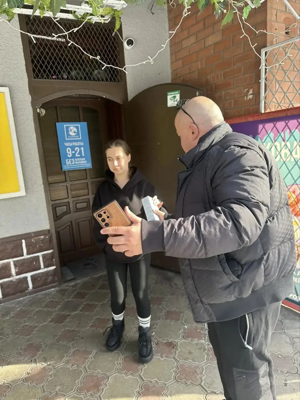 Внимание: безопасность на дорогах и тротуарах! Внимание: безопасность на дорогах и тротуарах!