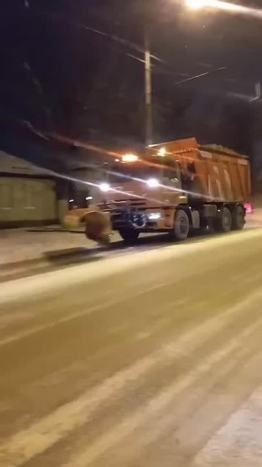 В Ставрополе более 70 машин и 100 рабочих обрабатывали дороги этой ночью