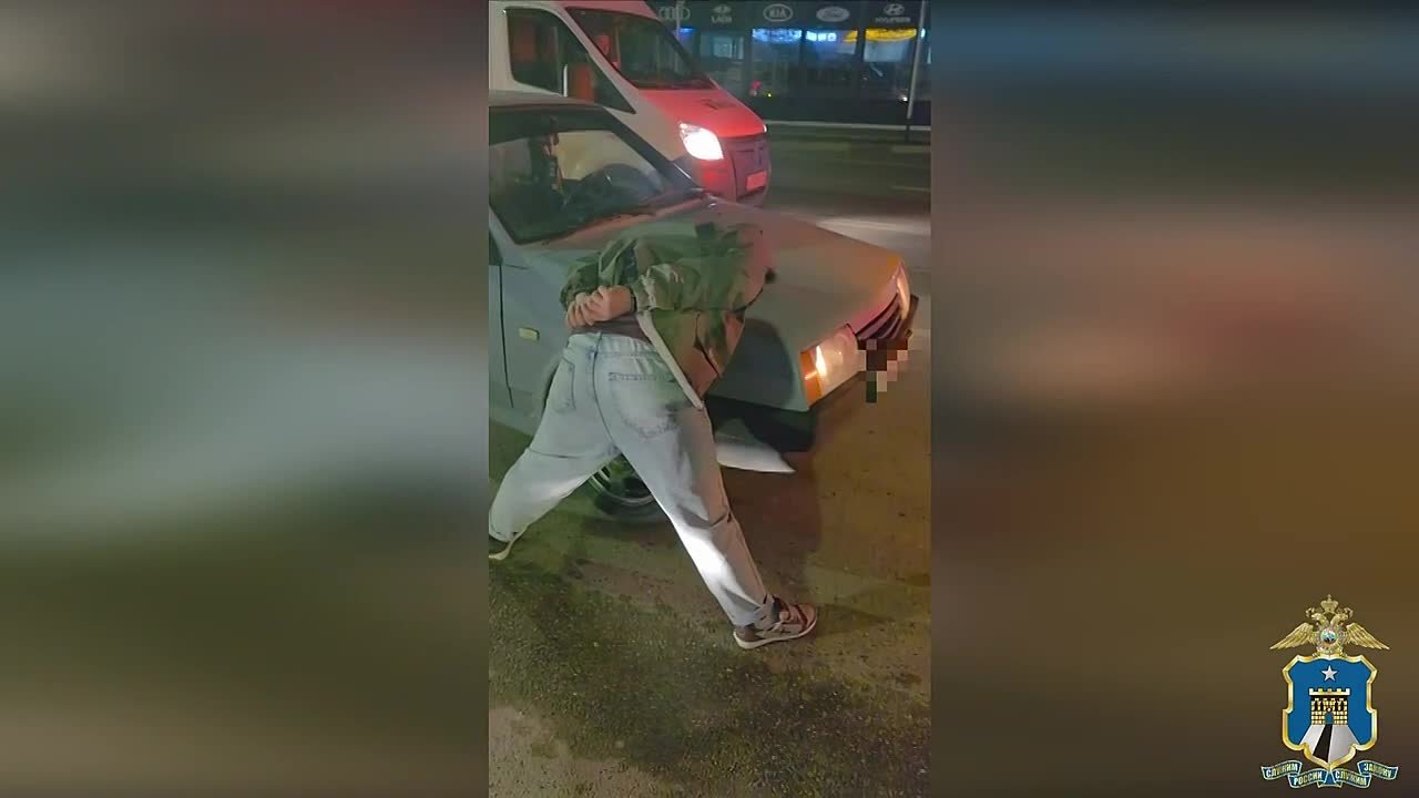 Разбойники, угрожая оружием, заставили жителя Невинномысска купить им алкоголь