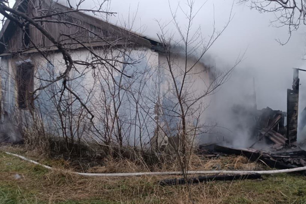 В селе Солуно-Дмитриевском Андроповского округа загорелось нежилое помещение