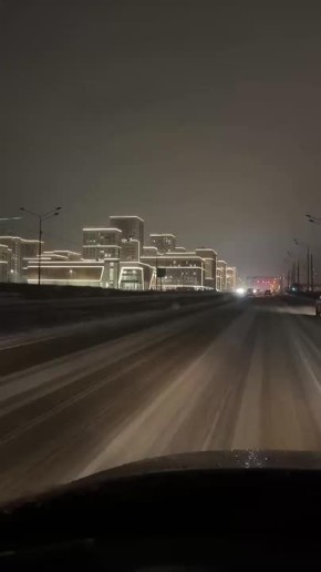 Снежный яркий ночной Ставрополь