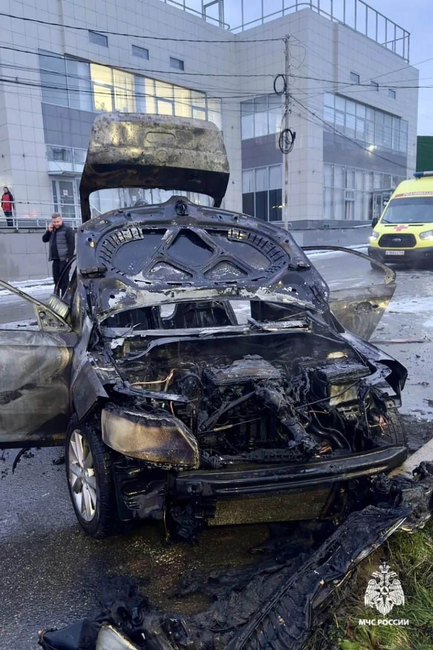 Машина загорелась на севере Ставрополя — пострадал водитель Машина загорелась на севере Ставрополя — пострадал водитель