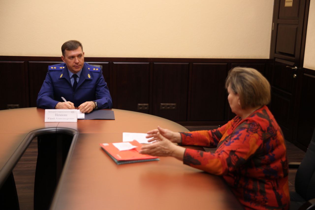 Прокурор края Юрий Немкин принял граждан в Ставрополе Прокурор края Юрий Немкин принял граждан в Ставрополе