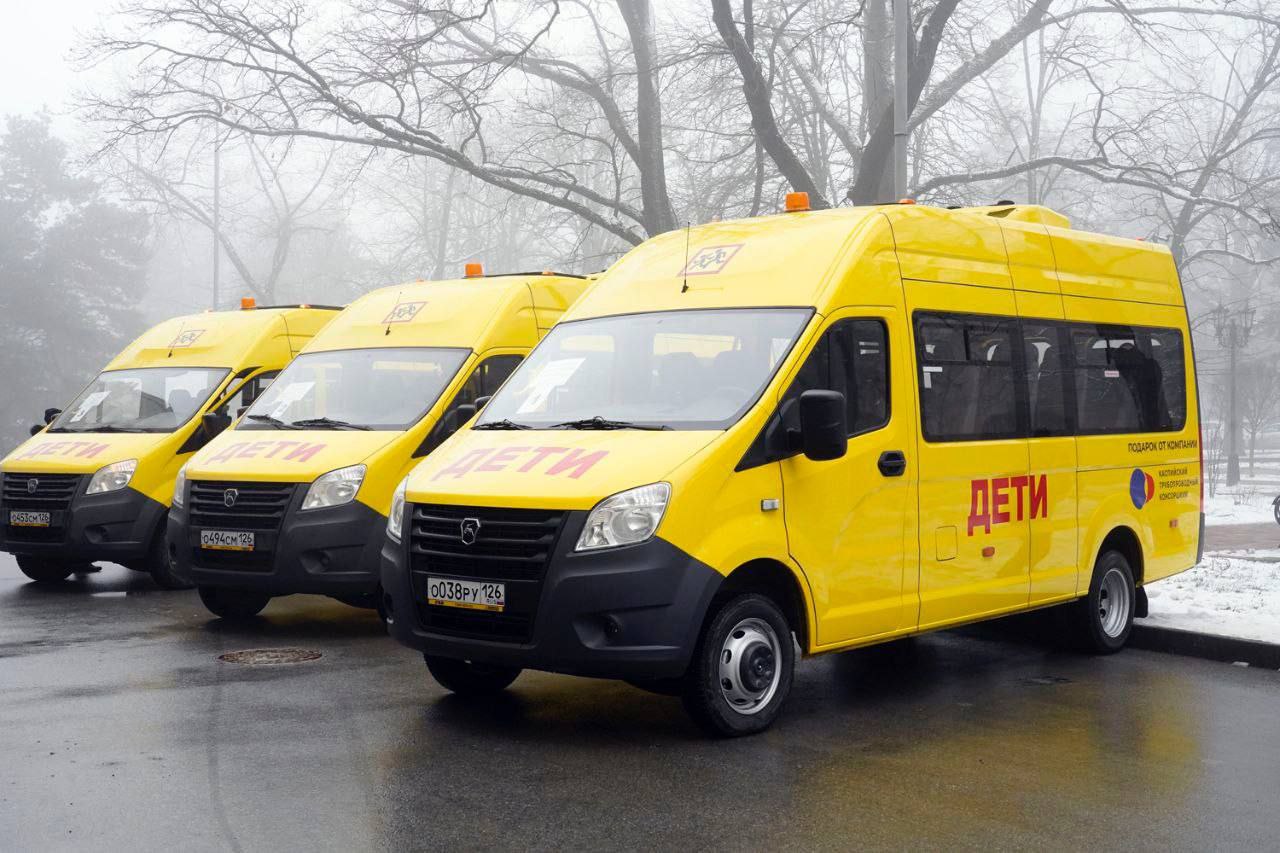 Три новых 19-местных автобуса отправились сегодня в детские учреждения Ставрополья