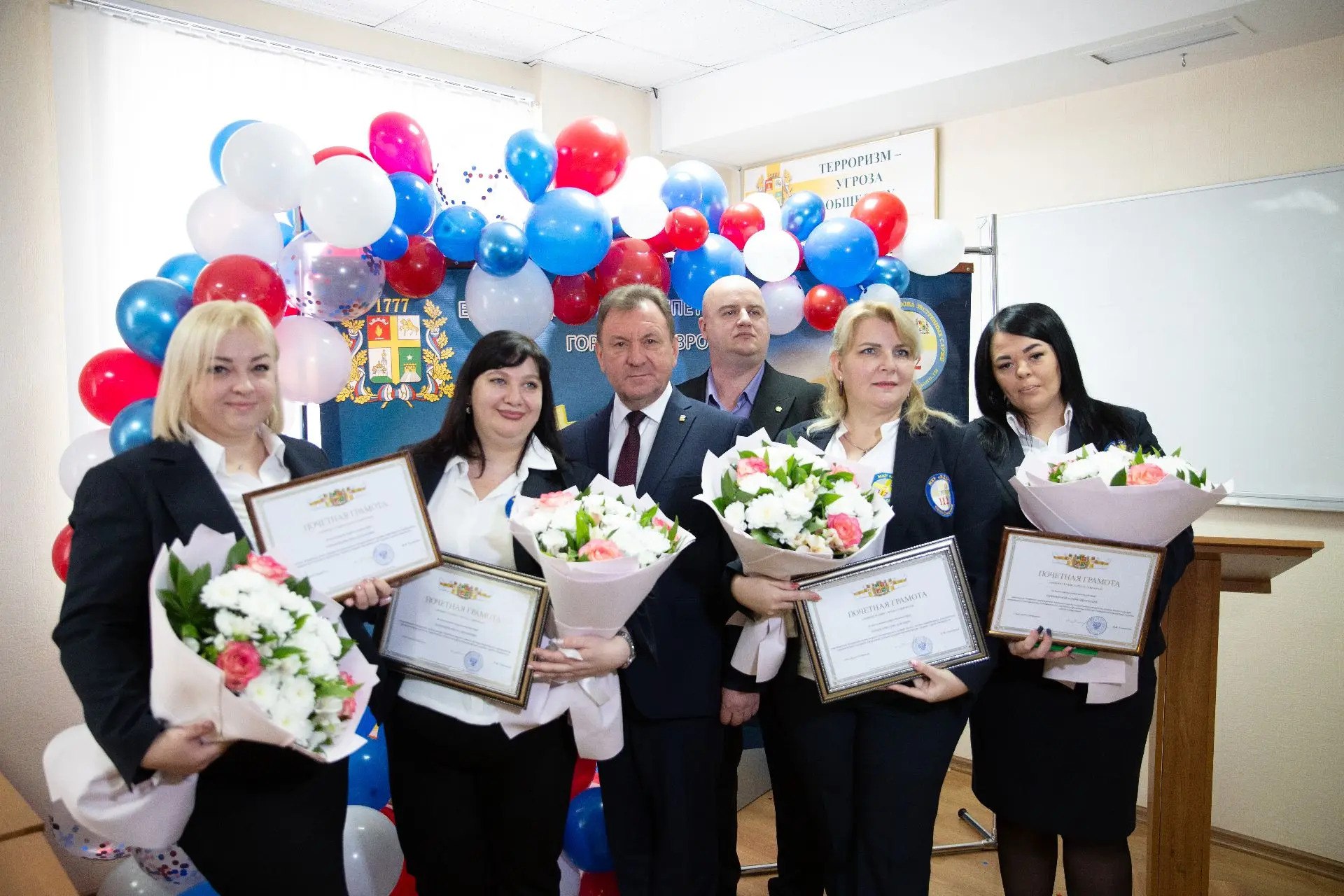 Сегодня единая дежурно-диспетчерская служба Ставрополя отмечает свое десятилетие Сегодня единая дежурно-диспетчерская служба Ставрополя отмечает свое десятилетие