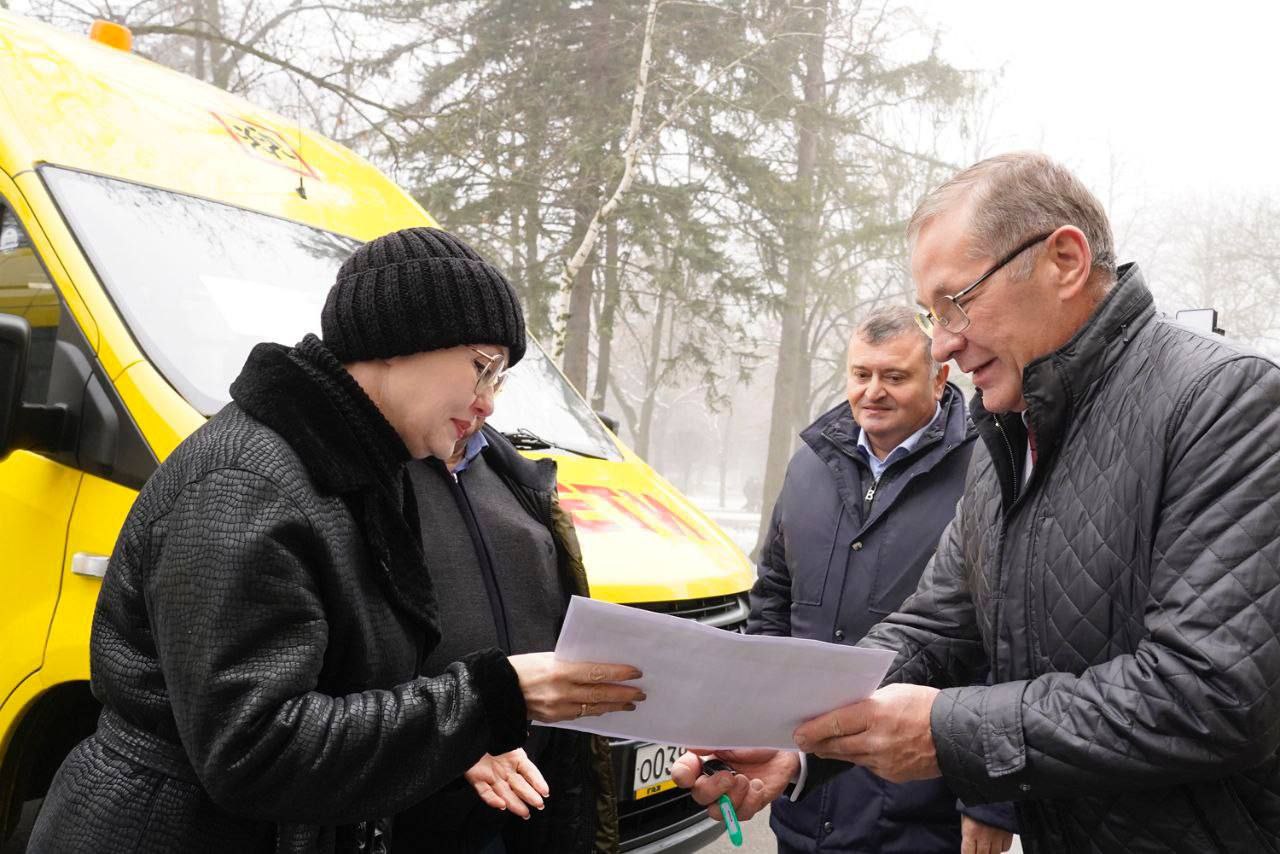 Три новых 19-местных автобуса отправились сегодня в детские учреждения Ставрополья Три новых 19-местных автобуса отправились сегодня в детские учреждения Ставрополья