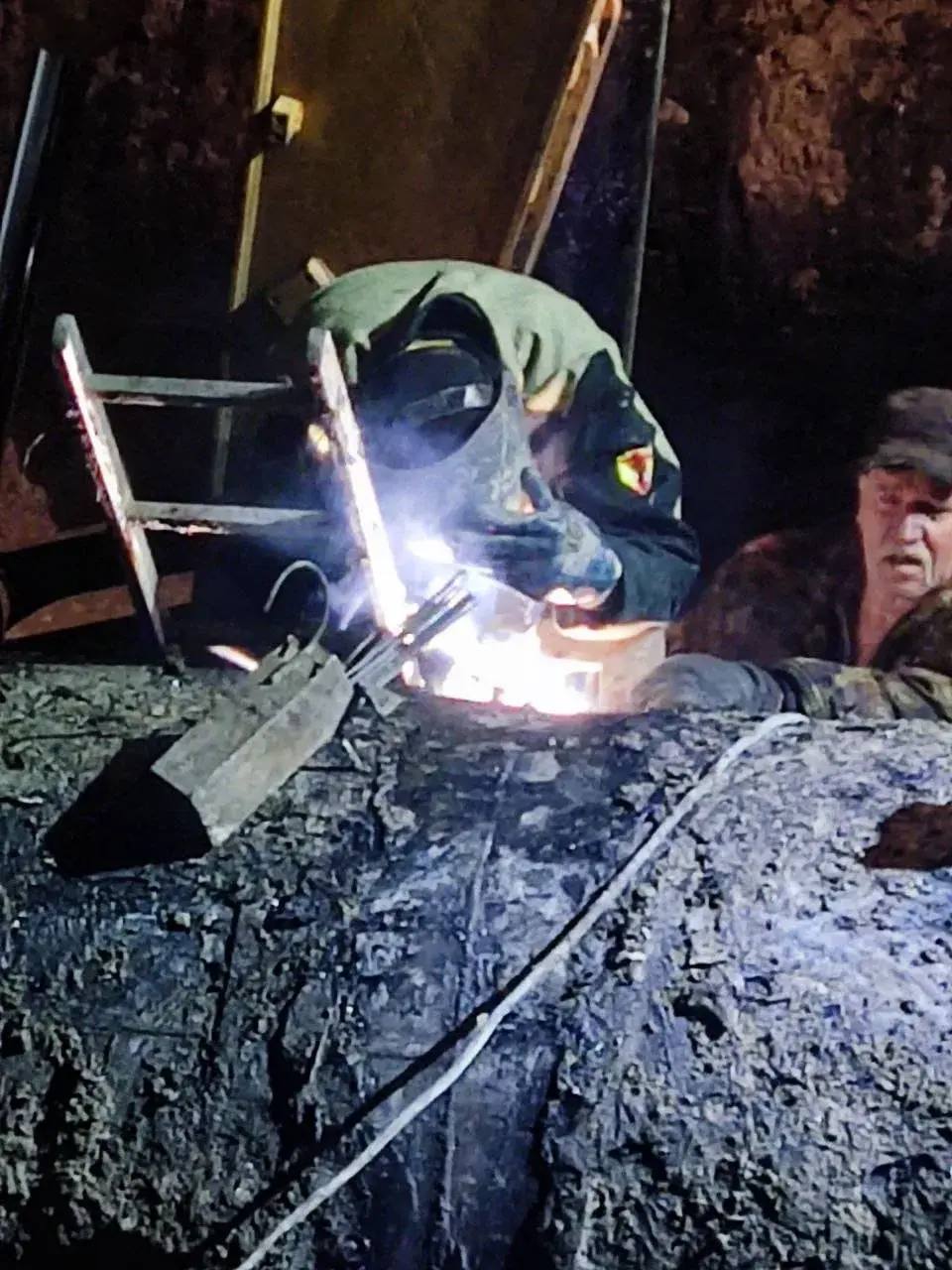 Специалисты с ночи устраняют аварию на водоводе, оставившую без воды Пятигорск и другие населённые пункты Специалисты с ночи устраняют аварию на водоводе, оставившую без воды Пятигорск и другие населённые пункты