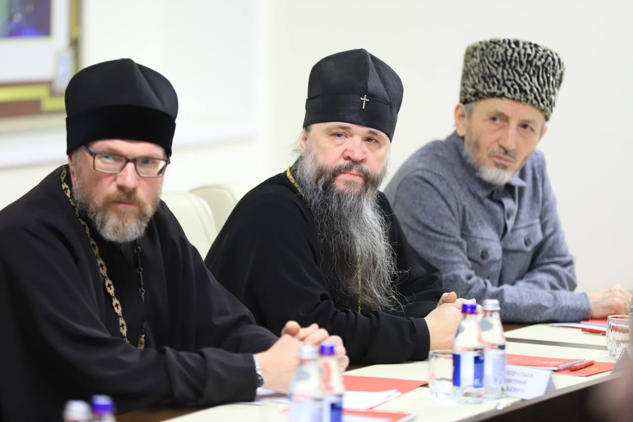 Начальник ГУ МВД России по СКФО Сергей Бачурин провёл встречу с представителями духовенства Северо-Кавказского региона Начальник ГУ МВД России по СКФО Сергей Бачурин провёл встречу с представителями духовенства Северо-Кавказского региона