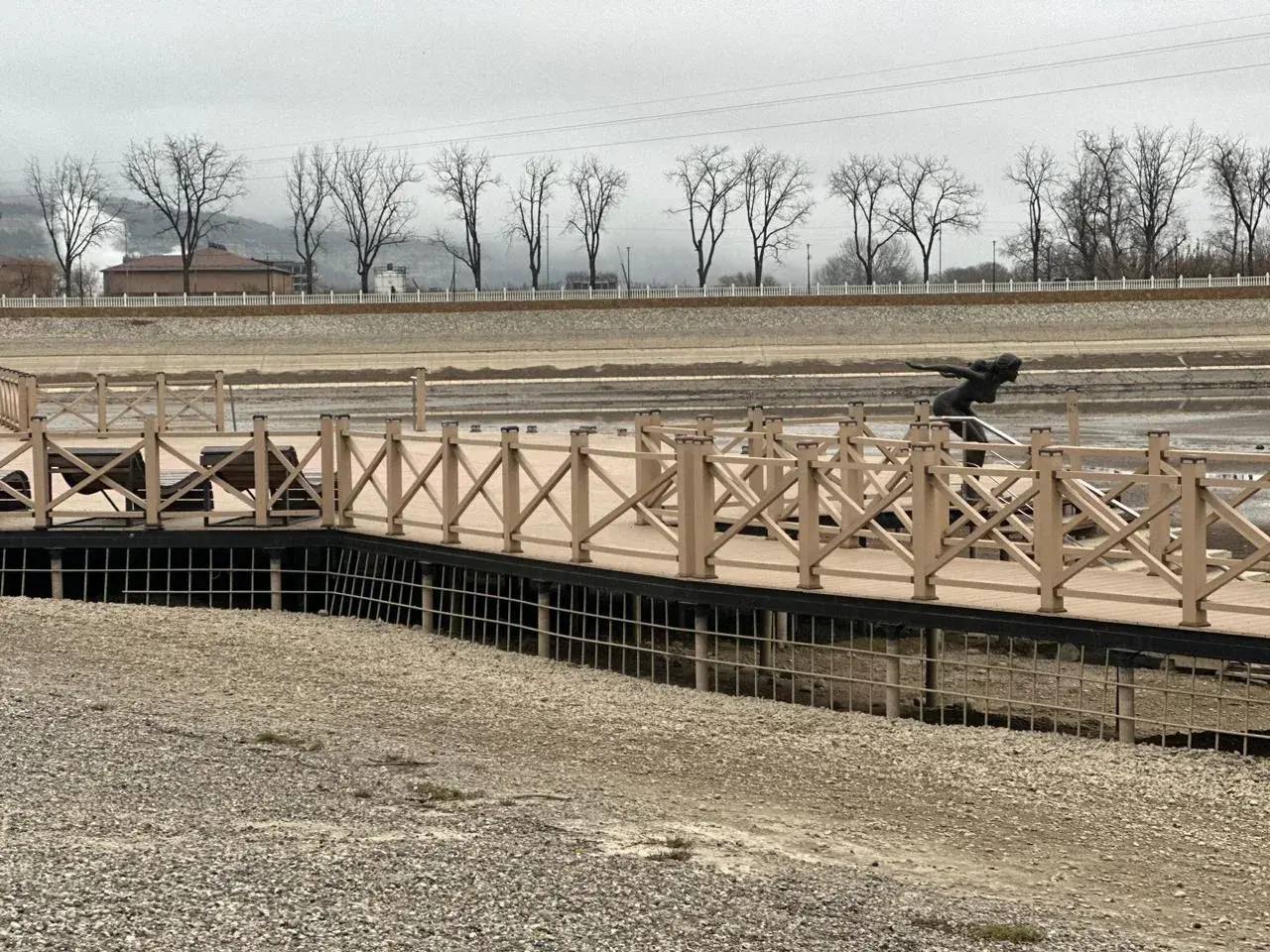 В Кисловодске спустили Старое озеро В Кисловодске спустили Старое озеро