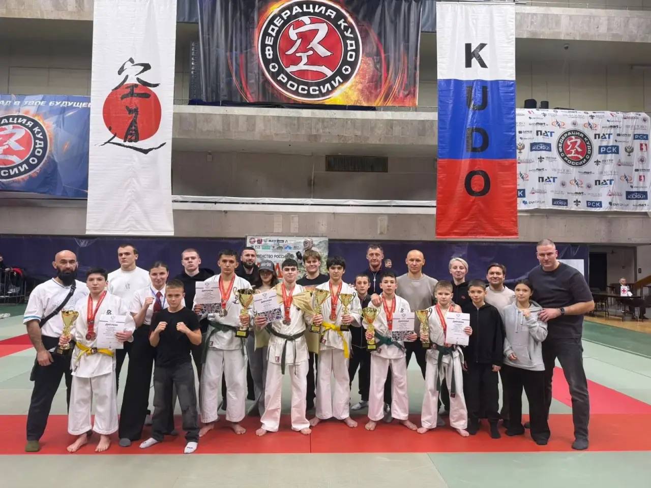 Шесть трофеев в столице. Более 450 спортсменов из более чем 30 регионов страны разыграли в Москве награды первенства России по кудо Шесть трофеев в столице. Более 450 спортсменов из более чем 30 регионов страны разыграли в Москве награды первенства России по кудо