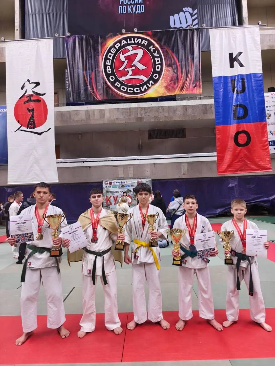 Шесть трофеев в столице. Более 450 спортсменов из более чем 30 регионов страны разыграли в Москве награды первенства России по кудо Шесть трофеев в столице. Более 450 спортсменов из более чем 30 регионов страны разыграли в Москве награды первенства России по кудо