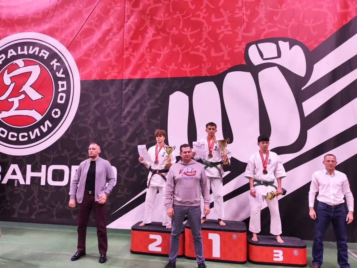 Шесть трофеев в столице. Более 450 спортсменов из более чем 30 регионов страны разыграли в Москве награды первенства России по кудо Шесть трофеев в столице. Более 450 спортсменов из более чем 30 регионов страны разыграли в Москве награды первенства России по кудо