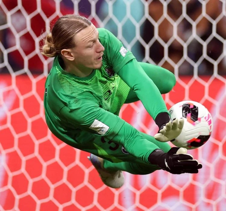 Ставропольский вратарь Матвей Сафонов впервые в истории футбола отразил четыре пенальти подряд! Ставропольский вратарь Матвей Сафонов впервые в истории футбола отразил четыре пенальти подряд!