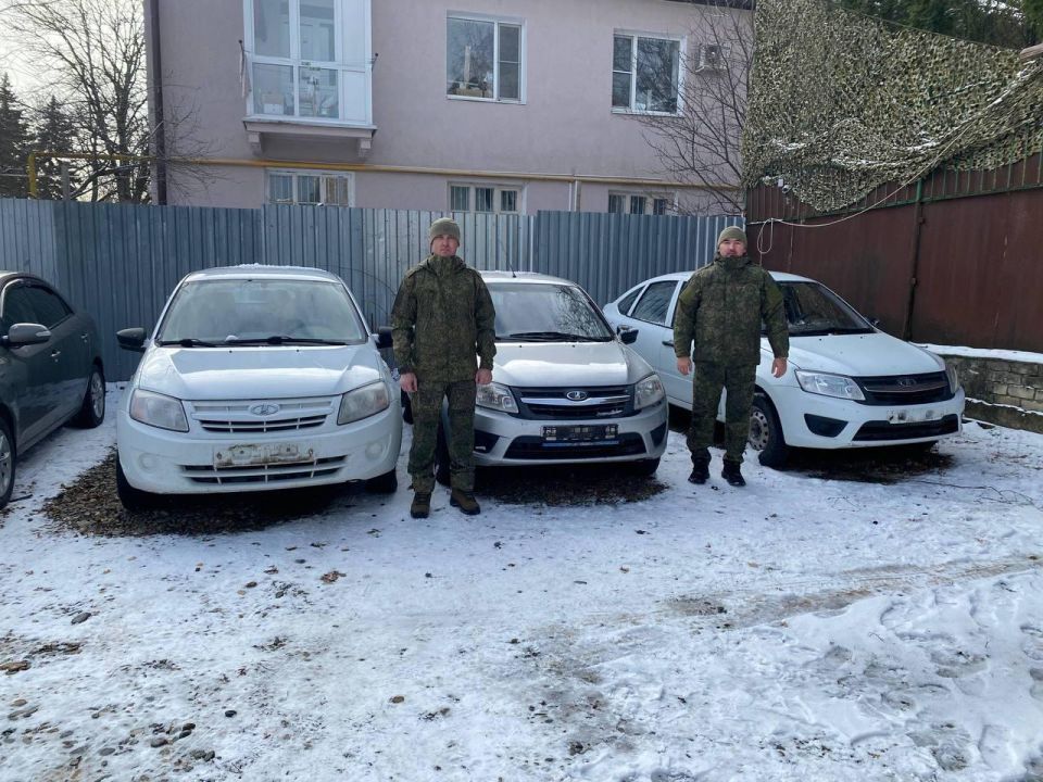 Пять машин передали из Ставропольского края в зону СВО