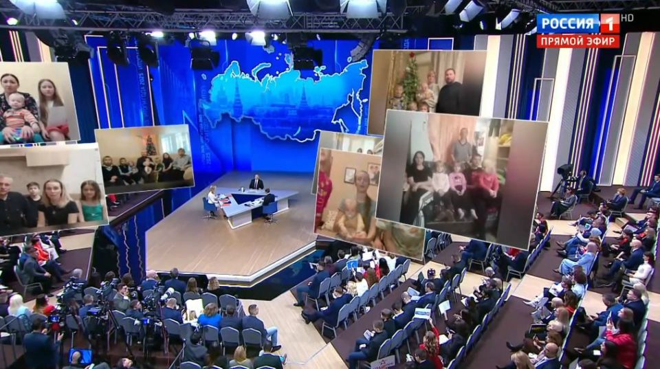 Президента попросили продлить детские пособия до трех лет