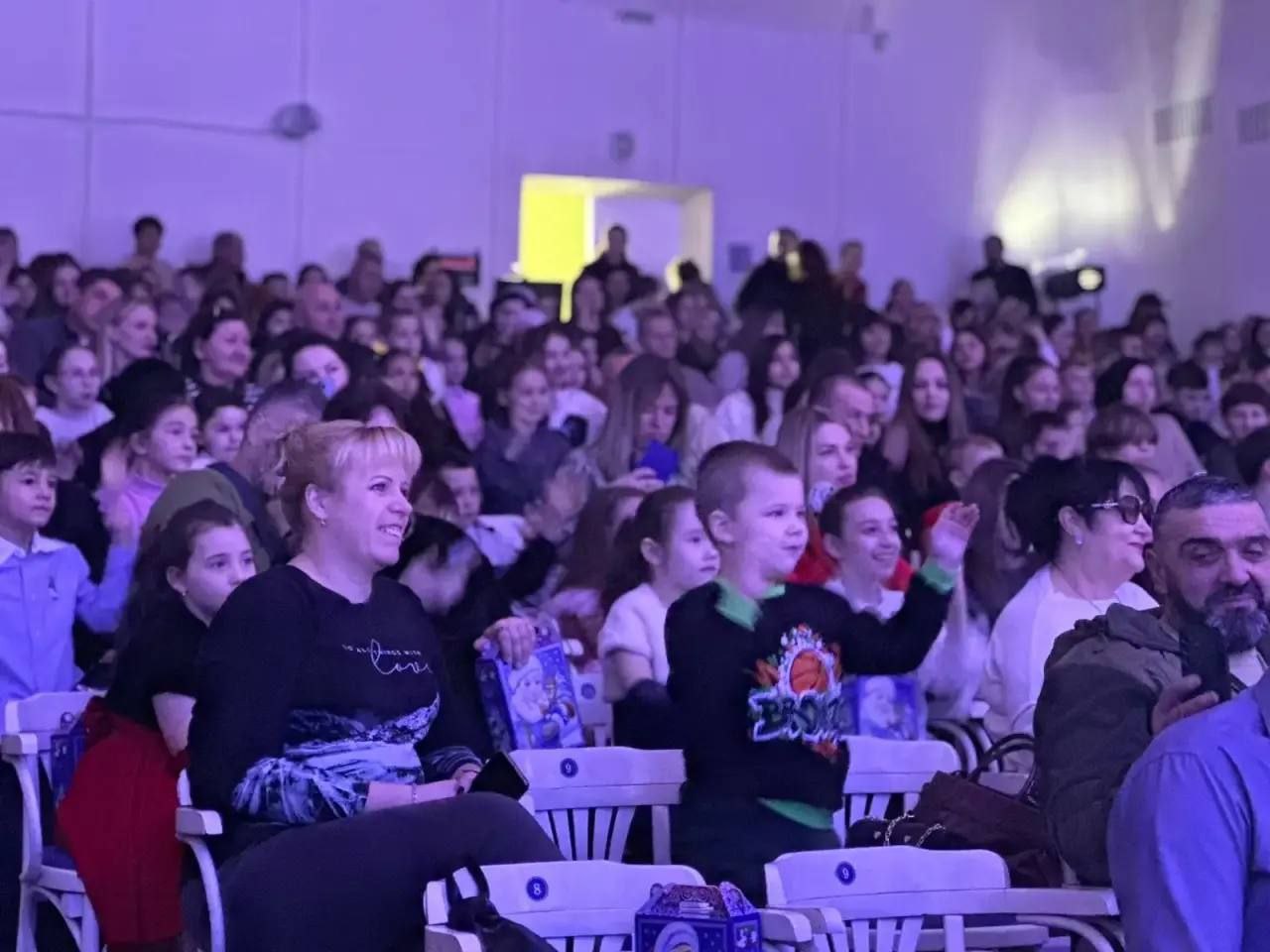 Более 600 детей из семей военнослужащих и участников СВО собрала ёлка главы Кисловодска Более 600 детей из семей военнослужащих и участников СВО собрала ёлка главы Кисловодска