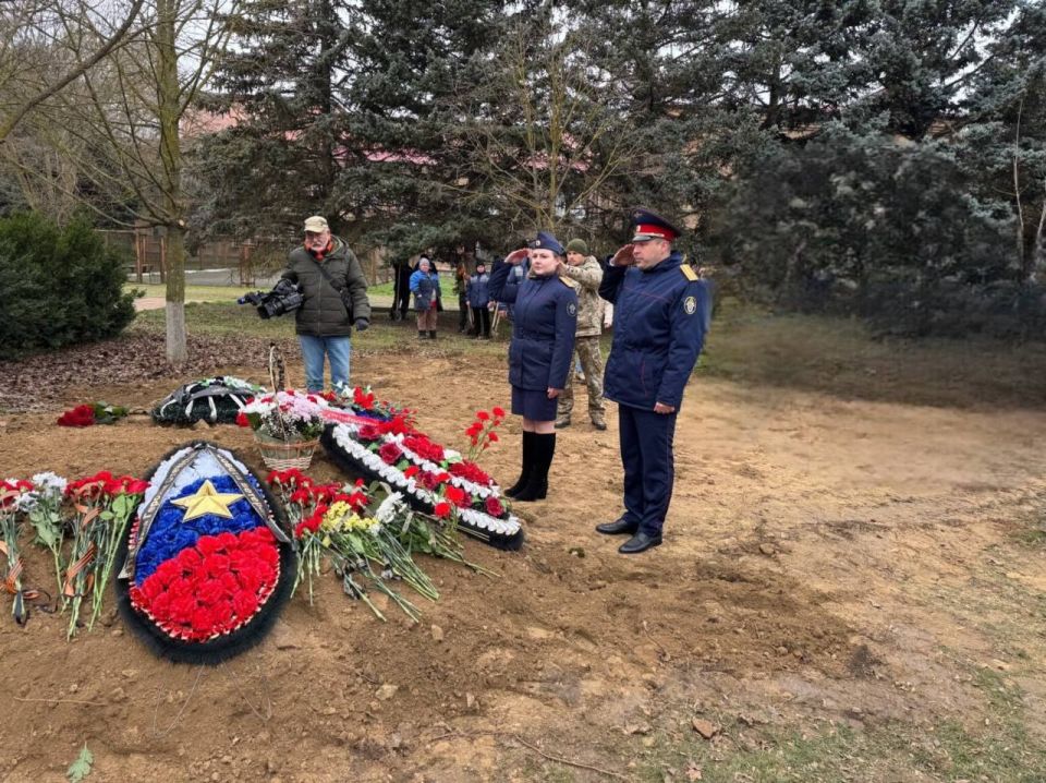 В Ставропольском крае сотрудники СК России приняли участие в церемонии захоронения останков воинов Великой Отечественной войны