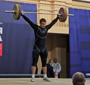 «Серебряный гриф». . Около шестисот штангистов из многих уголков страны собрали в Туле всероссийские соревнования по тяжелой атлетике «Серебряный гриф» на призы заслуженного мастера спорта России Бориса Серегина