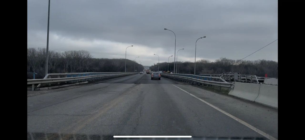 Транспортный затор у моста через реку Кубань устранен