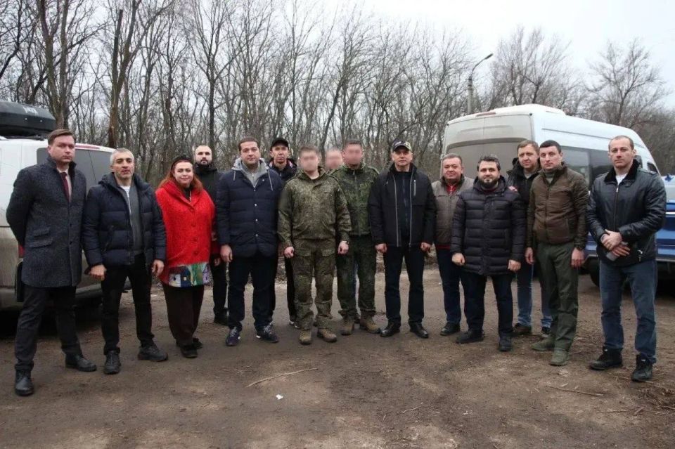 Краевые депутаты доставили в ЛНР гуманитарный груз и новогодние подарки