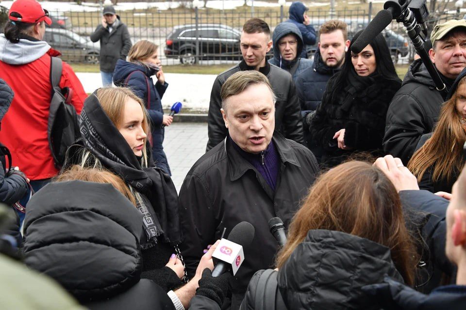 «Юра лежал на диване и плакал»: Андрей Разин рассказал, как вынужденно выступал вместо Шатунова в Ставрополе