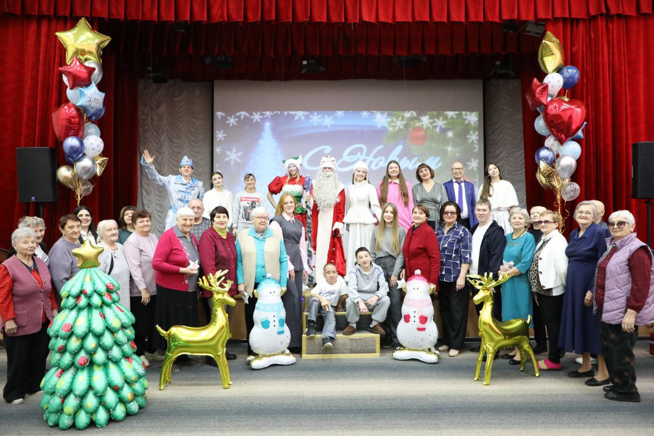 История добра: городские парламентарии подарили новогоднее настроение пожилым ставропольцам