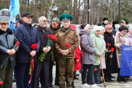 #депутатскаядеятельность. Игорь Фаталиев и Георгий Колягин почтили память земляков, погибших при исполнении воинского долга