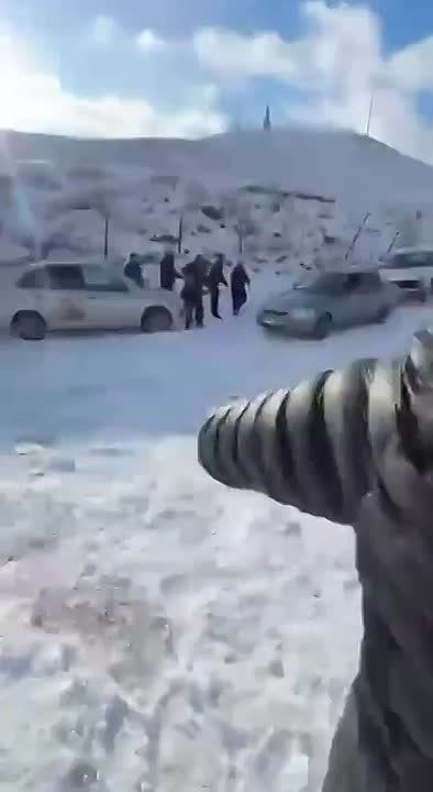 В Дагестане несколько машин скатились с горки «паровозиком»