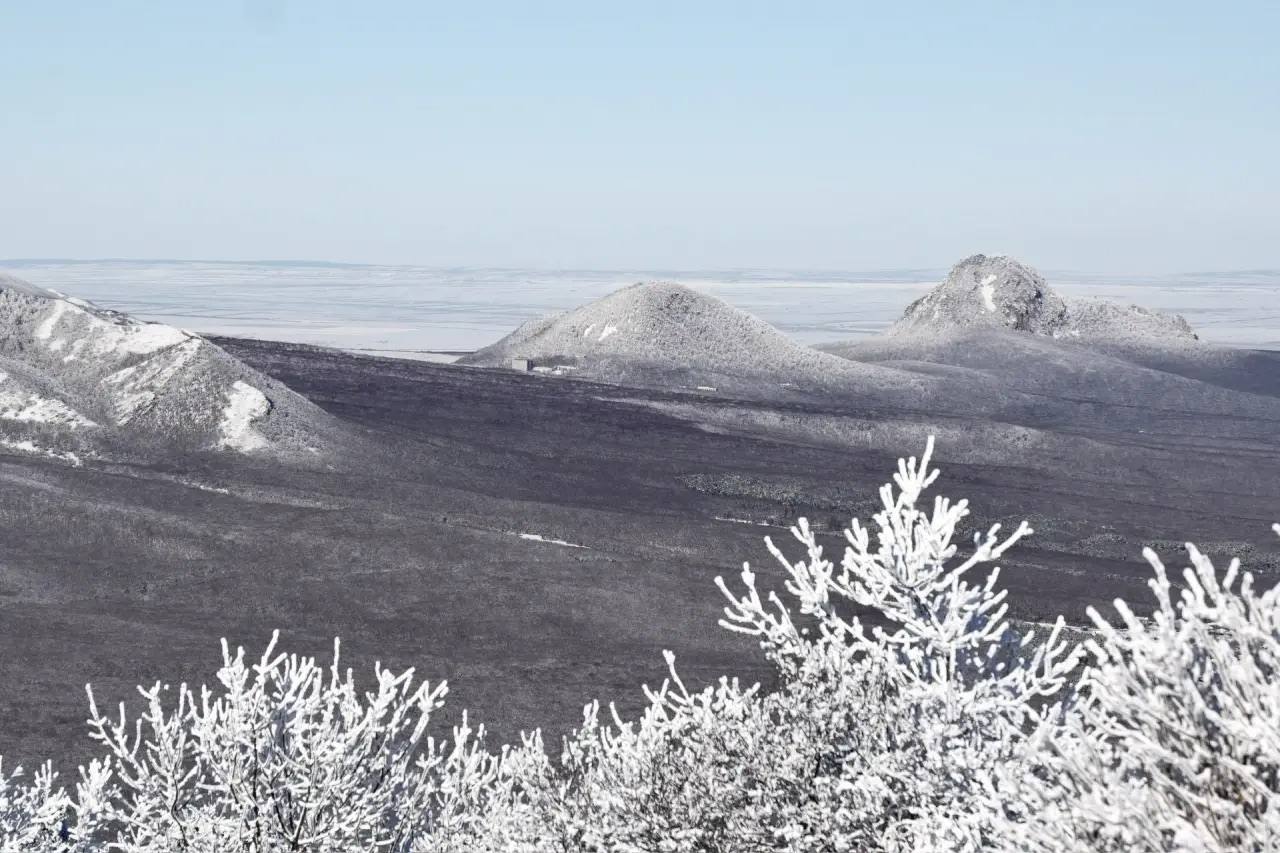 Дмитрий Ворошилов: Самые лучшие виды на Эльбрус, Кавказский хребет, наши горы-лакколиты и заснеженный Пятигорск, конечно же, открываются с вершины горы Машук Дмитрий Ворошилов: Самые лучшие виды на Эльбрус, Кавказский хребет, наши горы-лакколиты и заснеженный Пятигорск, конечно же, открываются с вершины горы Машук