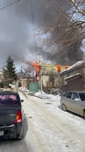 Дом загорелся на Шипкинском проезде в Ставрополе
