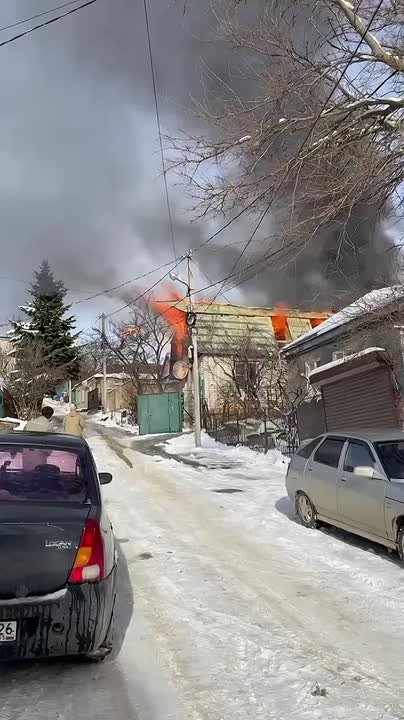 Дом загорелся на Шипкинском проезде в Ставрополе